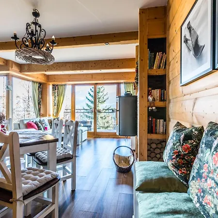 Aparthost Tatra View شقة *