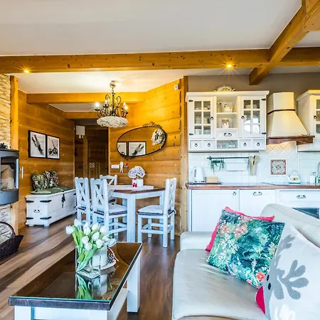 Aparthost Tatra View شقة *